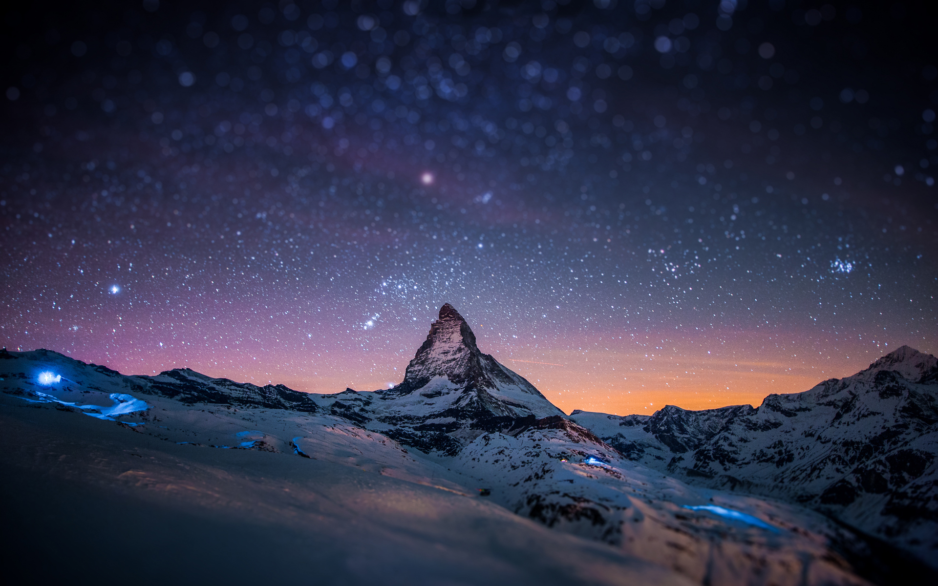 Гора Маттерхорн / Matterhorn - гора в Альпах. покрытая снегом на фоне заката, с эффектом тилт шифт / tilt shift