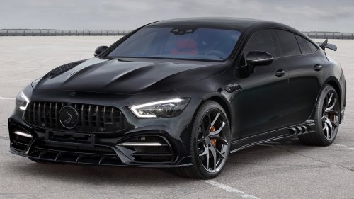 Черный Mercedes-AMG GT 63 S на асфальте