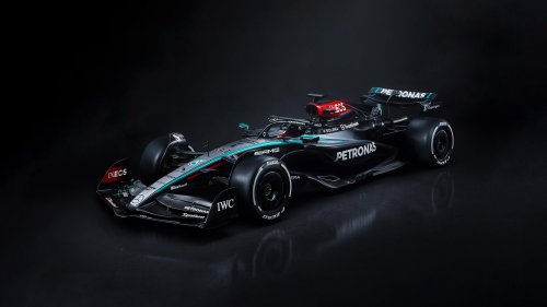 Гоночный автомобиль Formula1 / Formula1 Mercedes-AMG W15 F1 E черного цвета с бирюзовыми и серебристыми акцентами (PETRONAS, INEOS, IWC, AMG, P ZERO)