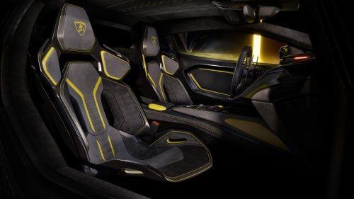 Интерьер автомобиля Lamborghini Fenomeno с черными сиденьями и желтыми акцентами