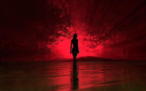 Силуэт девушки, идущей по воде, в красных тонах