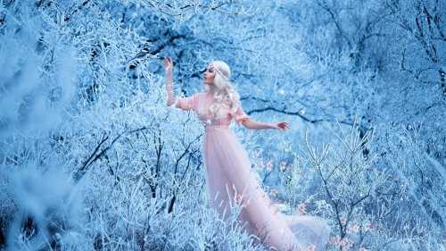 Девушка в зимнем лесу, фотограф Irina Kharchenko