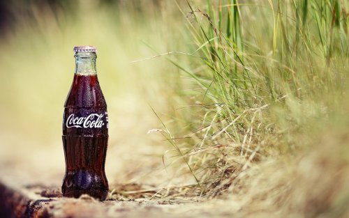 Бутылка запотевшей кока-колы / Coca-Cola